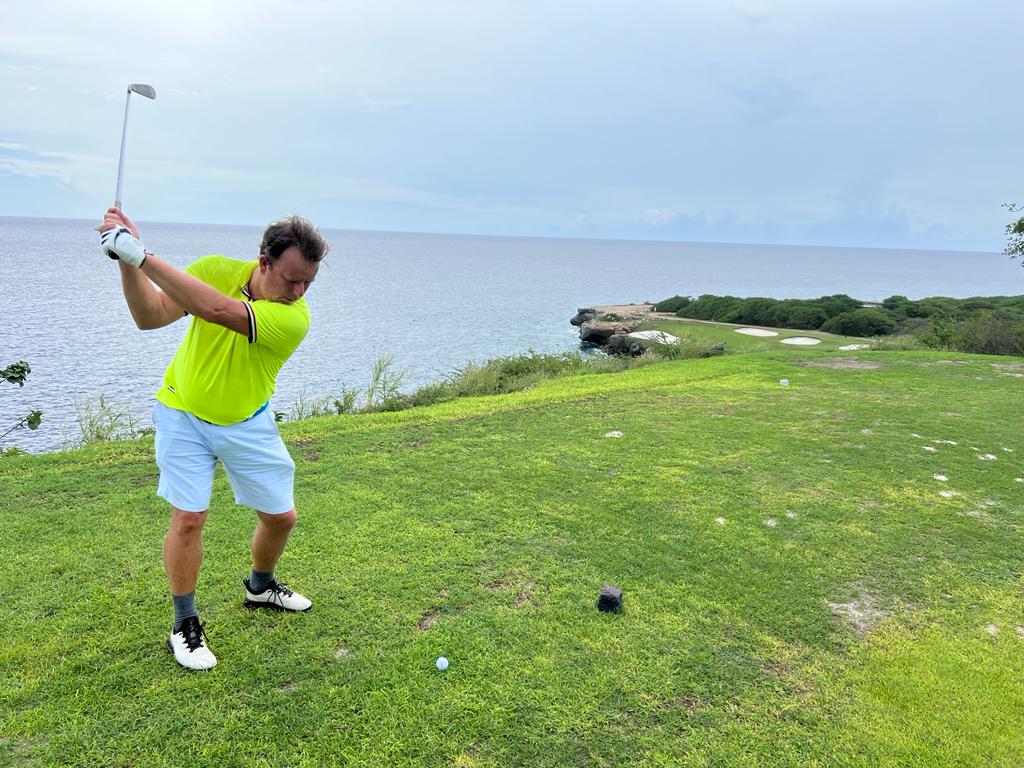 Bart Aarendonk makelaar IJsselstein tijdens zijn hobby golfen in Vianen