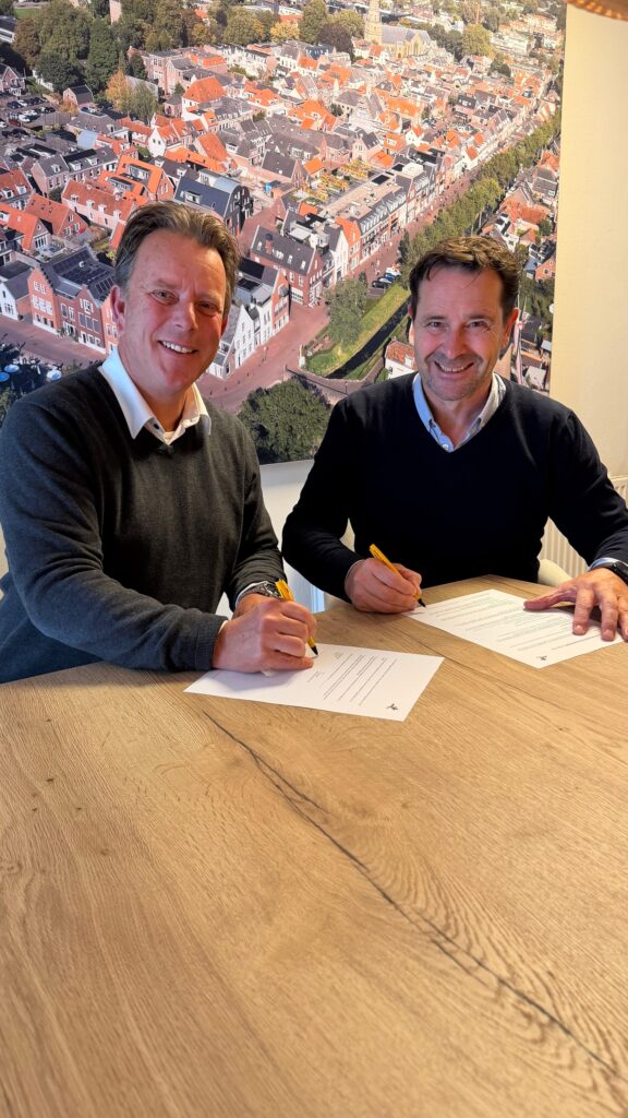 030 Makelaardij sponsor VVIJ officiële ondertekening sponsorcontract